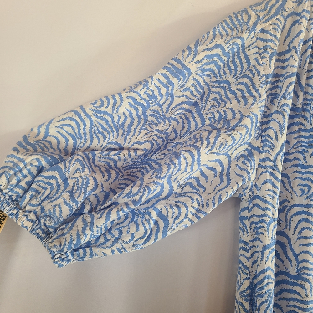 H&M Blue and White Vneck Patterned  Calf Length Dress Balloon 3/4 Sleeves - Picture 3 of 8